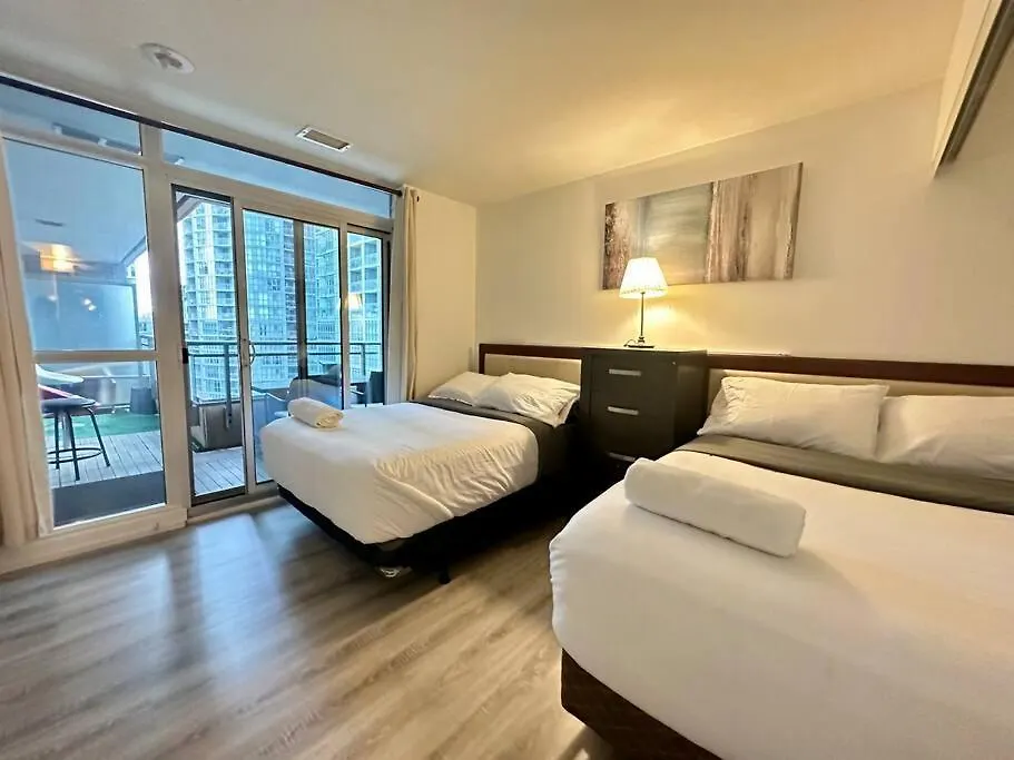 Corner Suite Courtyard View 4 Real Beds Toronto Apartment