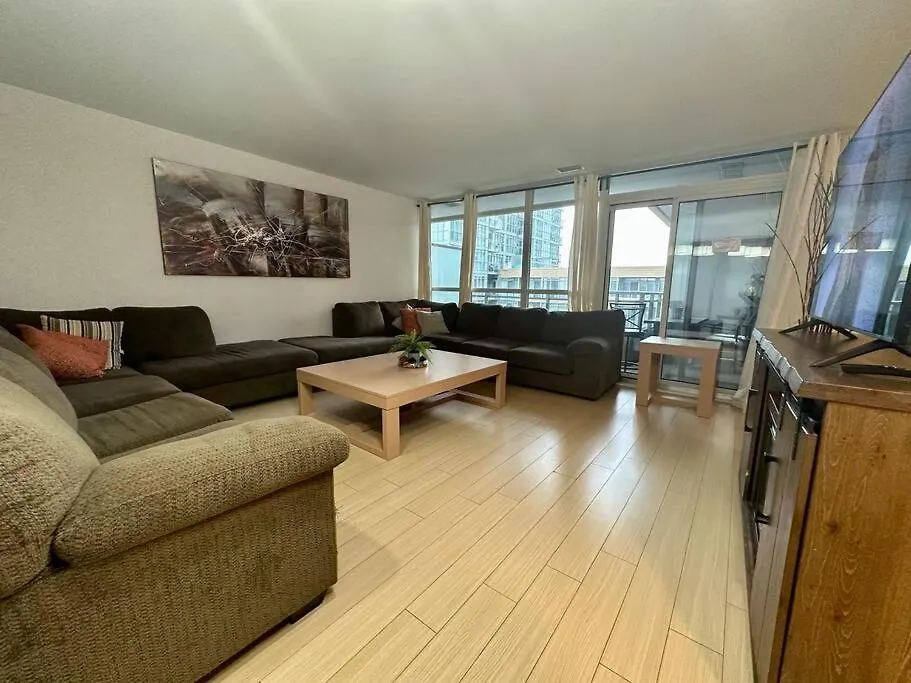 Apartment Corner Suite Courtyard View 4 Real Beds Toronto